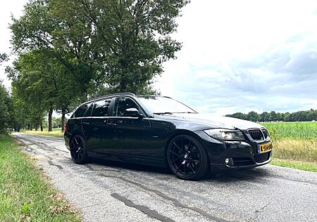 BMW 320i Touring Edition Exclusive Edition Exclusive