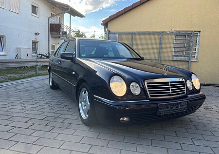 Mercedes-Benz E 230 AVANTGARDE