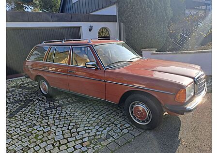 Mercedes-Benz 200 W123 H-Kennzeichen
