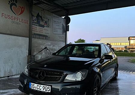 Mercedes-Benz 300 C300 CDI V6 4MATIC AUT AMG LINE PANO H&K ALU TÜV