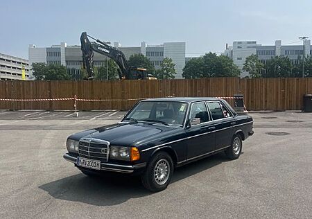 Mercedes-Benz 230 W123 230E