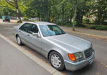 Mercedes-Benz 300 SE W 140