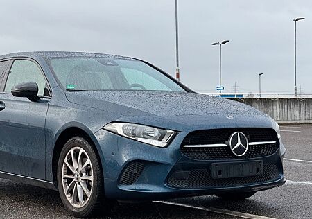 Mercedes-Benz A 180 AMG line Leder Kamera LED Ambientebeleucht