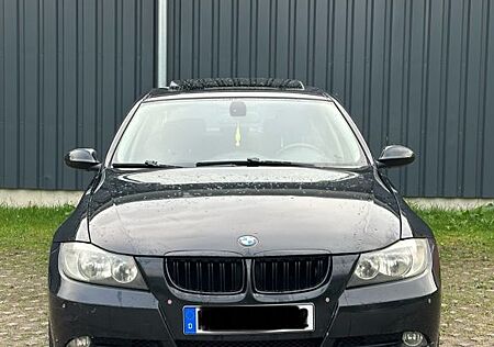 BMW 320i - E90
