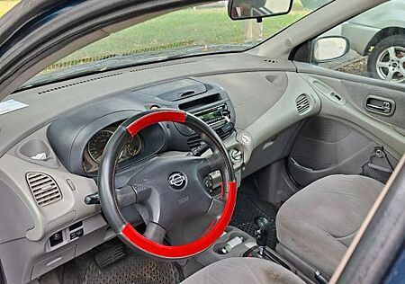 Nissan Almera Tino