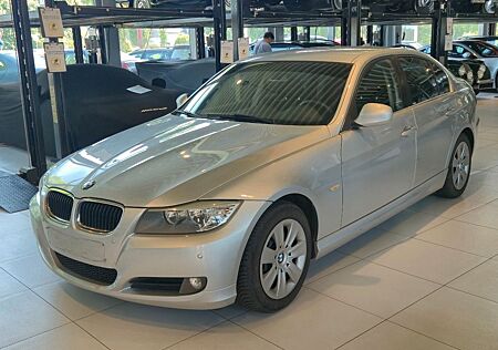 BMW 318d LIMOUSINE"NAVI"PDC 2X"KLIMAAUTO."EURO-5"