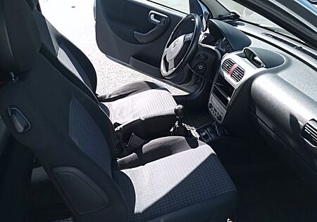 Opel Corsa 1.2 -