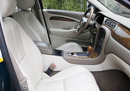 Jaguar S-Type 4.2 V8 EXECUTiVE *NAVi*LEDER-BEiGE* SSD*