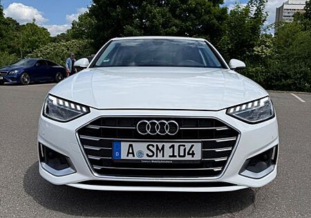 Audi A4 30 TDI S tronic