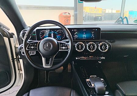 Mercedes-Benz CLA 180 -