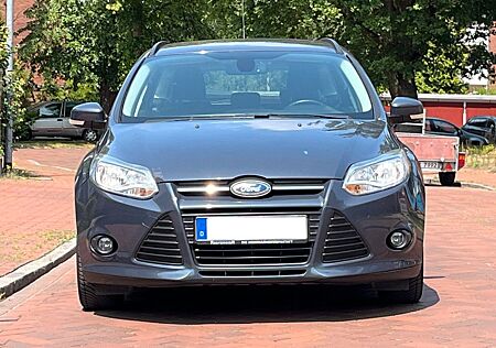 Ford Focus 1,6TDCi 85kW AHK 1Hand HU-06.26 ServicHeft