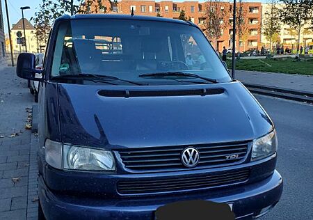 VW T4 Caravelle Volkswagen 2,5-l-Diesel TDI 111kW Standard