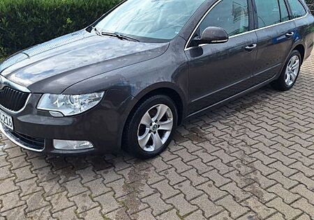 Skoda Superb 2.0 TDI DSG Voll Schecheckheft bei