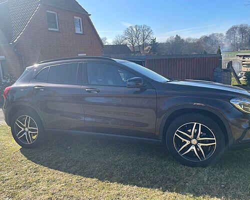 Mercedes-Benz GLA 200 SCORE / Urban  / Night-Paket / Leder