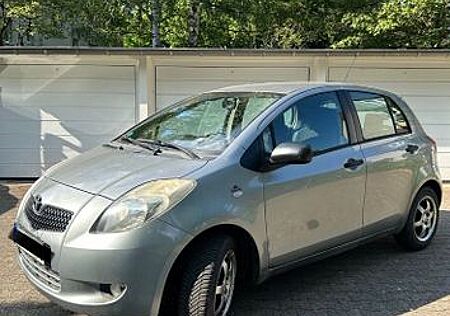 Toyota Yaris 1,0-l-VVT-i -