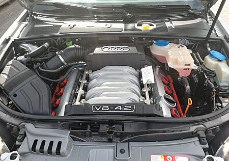 Audi S4 4.2 V8 quattro tiptronic -