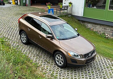 Volvo XC 60 XC60 Summum 2,0 5 Zylinder