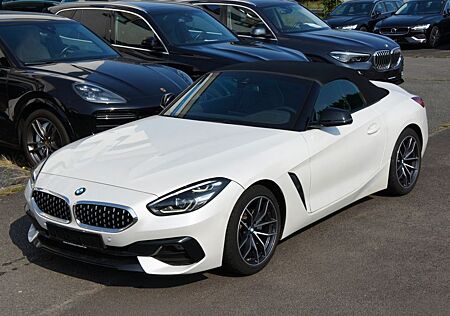 BMW Z4 Roadster sDrive 20i Sport Line*HUD*LEDER*HIFI