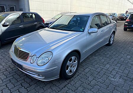 Mercedes-Benz E 320 AVANTGARDE/Automatik/Teil Leder/Tüv Neu