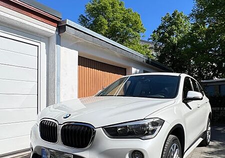 BMW X1 sDrive 18d Aut. SportLine Leder Mineralweiß