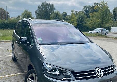 VW Sharan Volkswagen Sharan7-Sitzer Pano SHZ. Navi 2.0 TDI DSG BlueM