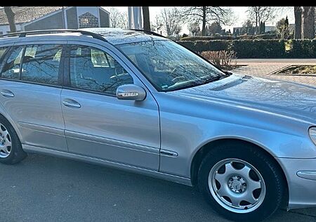 Mercedes-Benz E 240 4MATIC T ELEGANCE Elegance SSD , Leder