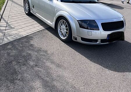 Audi TT Coupe 1.8T quattro 165 kW -