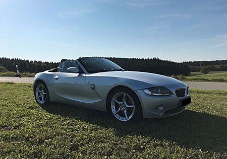 BMW Z4 gepflegter 2.2i 6 Zylinder Handschalter