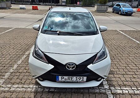 Toyota Aygo (X) Aygo (X) 1,0-l-VVT-i x-play Team Deutschland...