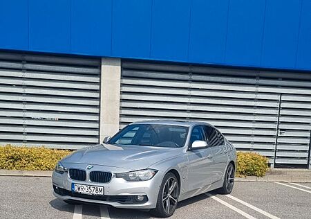 BMW 330e Luxury Line Luxury Line