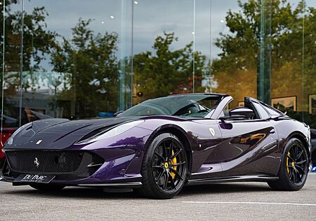 Ferrari 812 GTS 6.5 V12 Viola Hong Kong Carbon Lifting