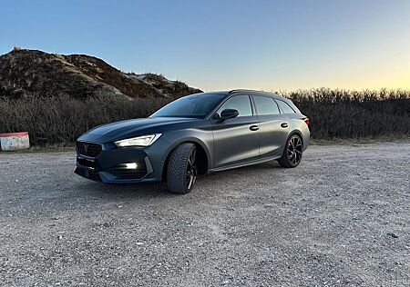 Cupra Leon 2.0 TSI 228kW VZ CUP Magnetic Grau Matt