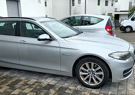 BMW 525d xDrive Touring A Luxury Line Luxury Line