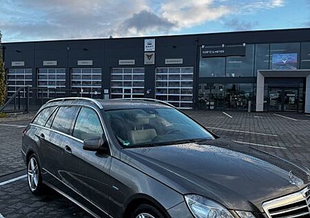 Mercedes-Benz E 200 E-200 CGI (S212) Automatik / Memory-Paket / 18