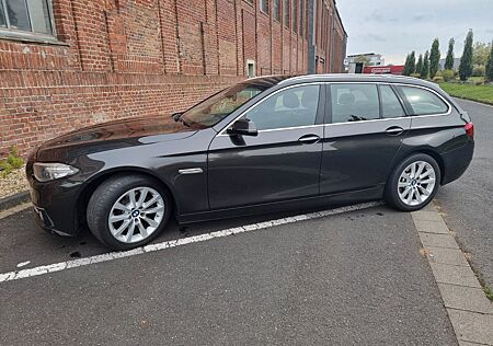 BMW 520d Touring A Luxury Line *AHK*Automatic*Leder