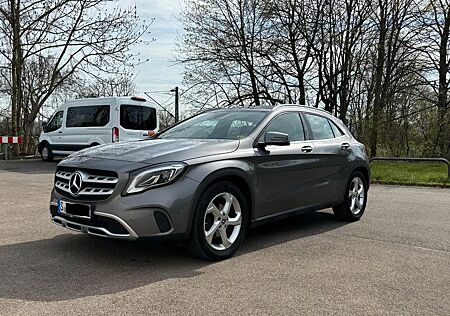 Mercedes-Benz GLA 180 - 8-fach bereift