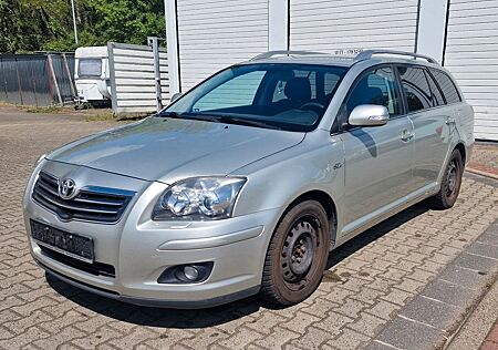 Toyota Avensis Kombi 2.2 D Executive | Xenon | AHK
