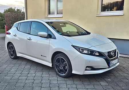 Nissan Leaf N-CONNECTA 40kWh Voll-LED Winter-Paket AHK
