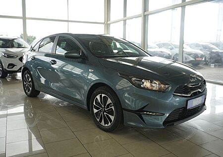 Kia Cee'd Ceed 1,5 T-GDI 16*Alu/Navi/Kamera/Winterp/Temp.