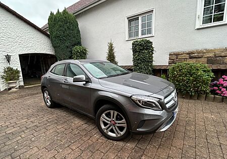 Mercedes-Benz GLA 200