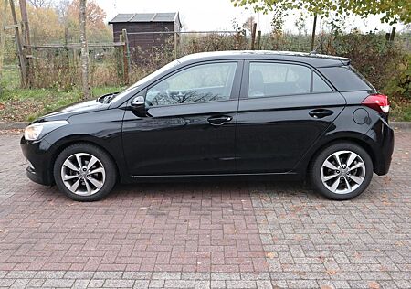 Hyundai i20 1.2 YES! Allwetterreifen & Lenkradheizung