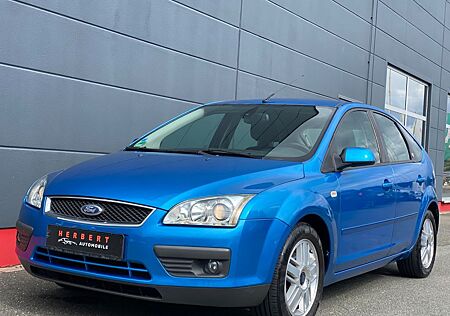 Ford Focus Lim. Ghia /AUTOMATIK/NEU TUV/1 HAND