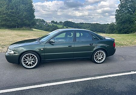 Audi A4 1.6 - TOP Zustand / TÜV / AHK / BBS