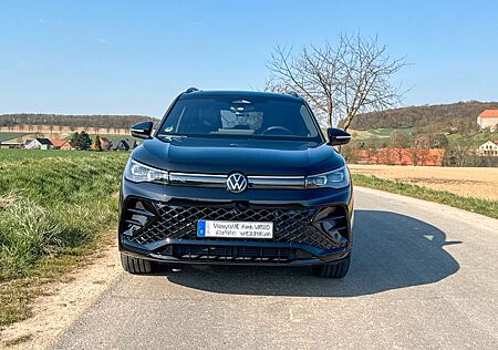 VW Tiguan Volkswagen R-Line Leder/StHz/Pano/AHK/HUD/Garantie+