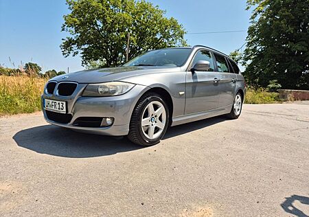 BMW 318D Touring - Spacegrau Metallic