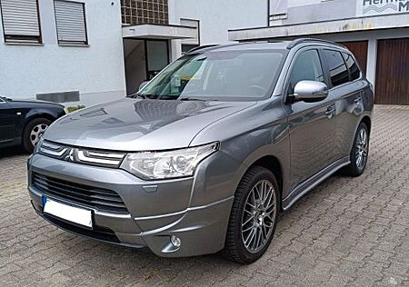 Mitsubishi Outlander 2.2 DI-D Automatik Beschreibung lesen!