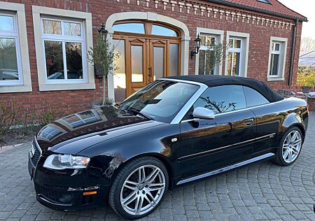 Audi RS4 4.2 quattro Cabriolet - V8 manuelles Getrieb