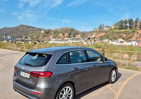 Mercedes-Benz B 200 -
