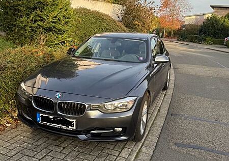 BMW 320i -