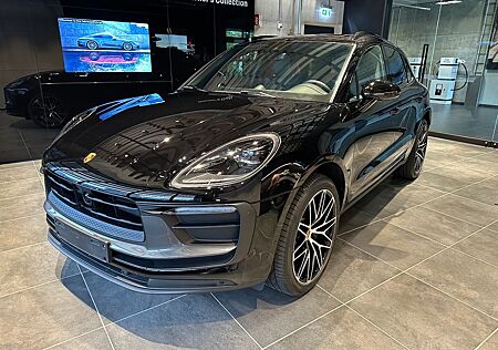 Porsche Macan T AHK CHRONO PANO StandHZG Parklenkassiste